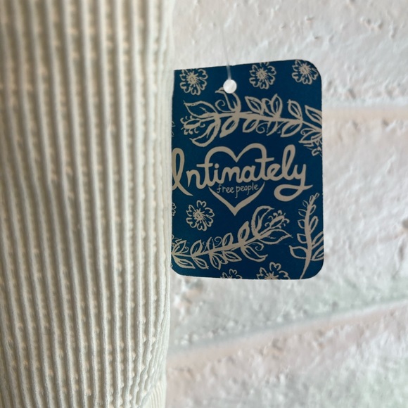 Free People - Picture 3 of 5